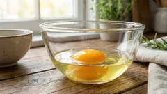 Odborníci vysvětlili, proč se nemají jíst syrová vejce – nejde jen o bakterie