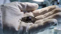 Vědci našli na asteroidu 70 gramů prachu staršího než Slunce – uvnitř se nacházelo něco nečekaného