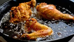 Je jídlo příliš mastné? Takto odstraníte přebytečný tuk bez ztráty chuti