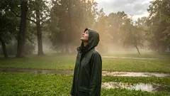 Víte, proč se po dešti objevuje tato „kouzelná“ vůně? Odpověď vás překvapí.